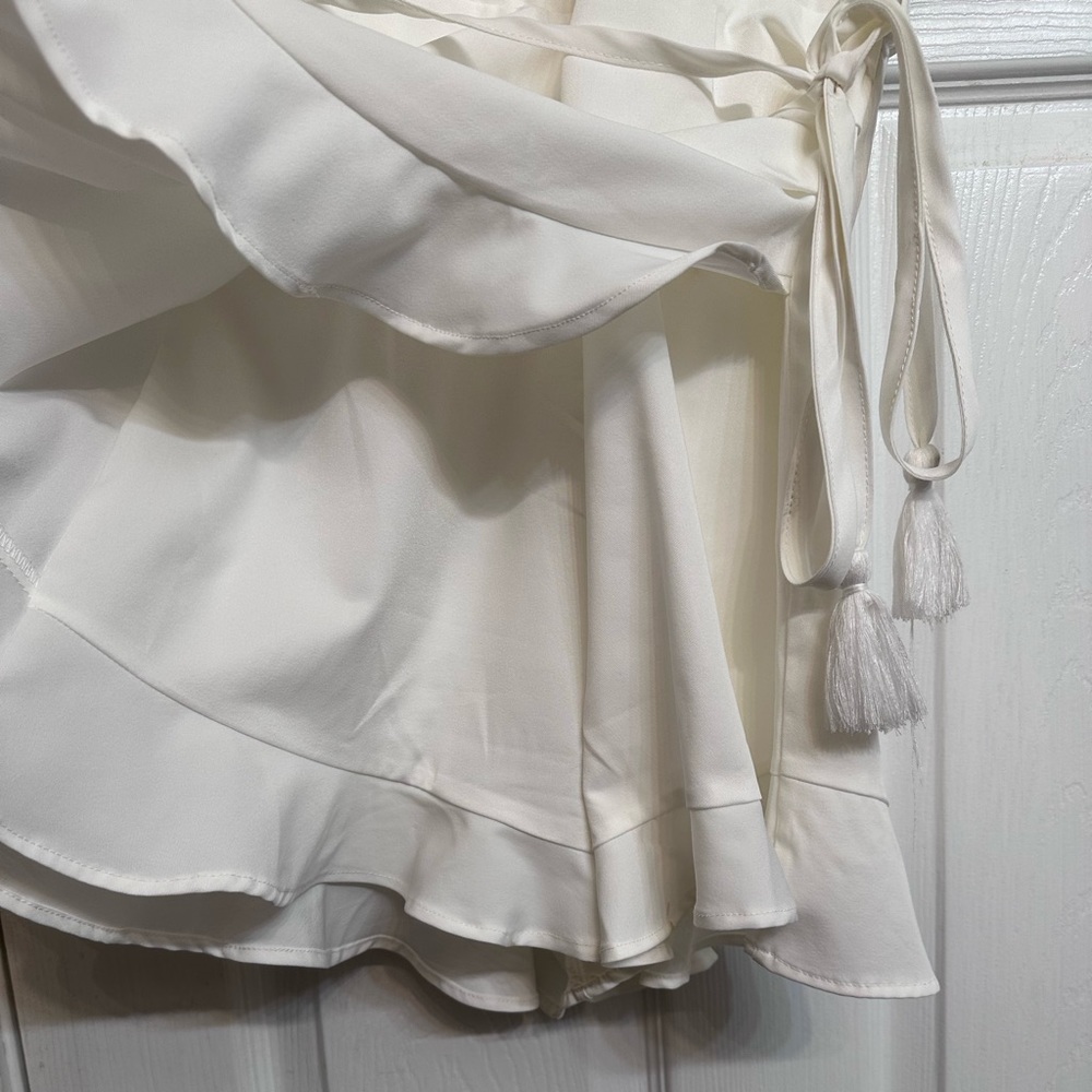 White ruffle romper Size S - Picture 2 of 8